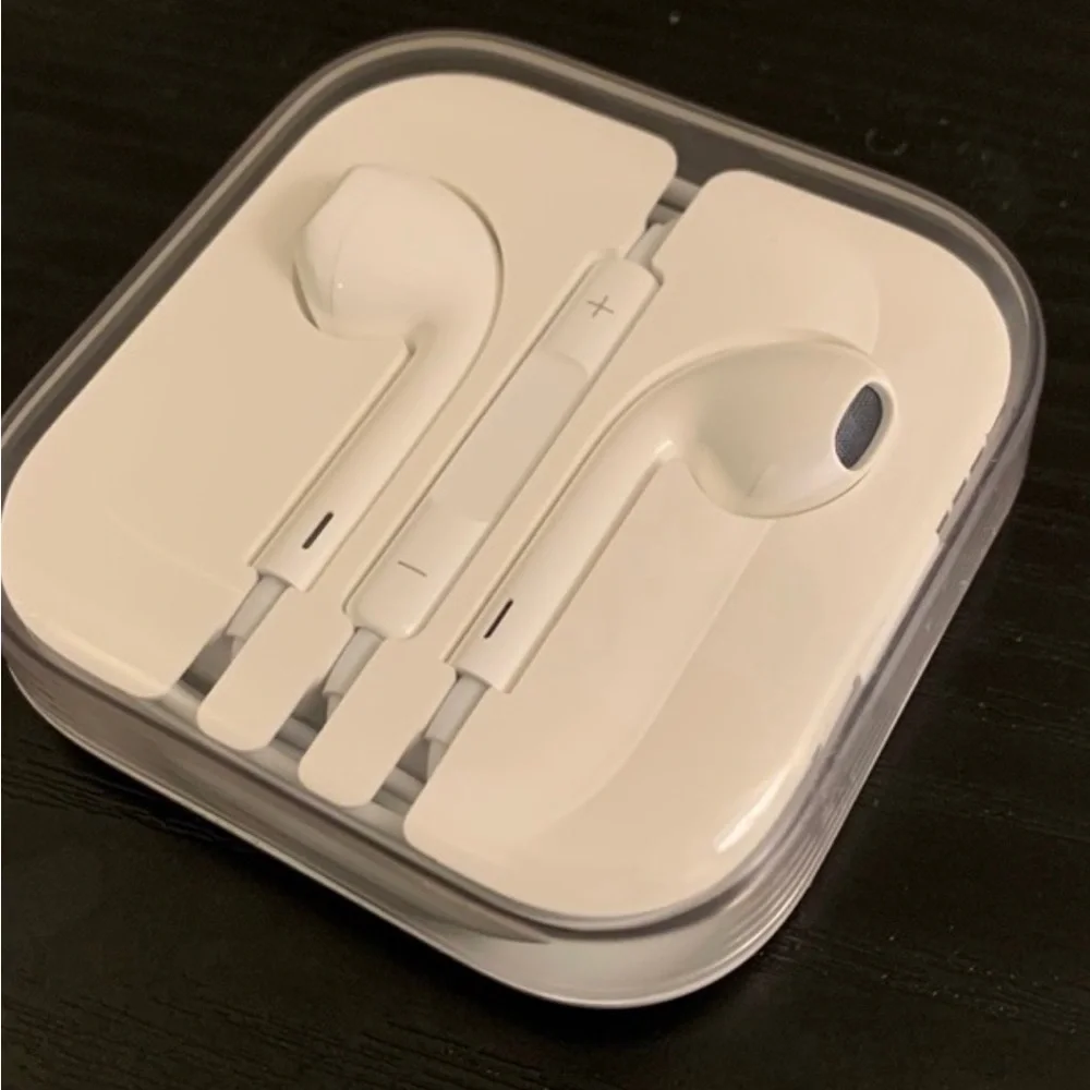 Apple earbuds